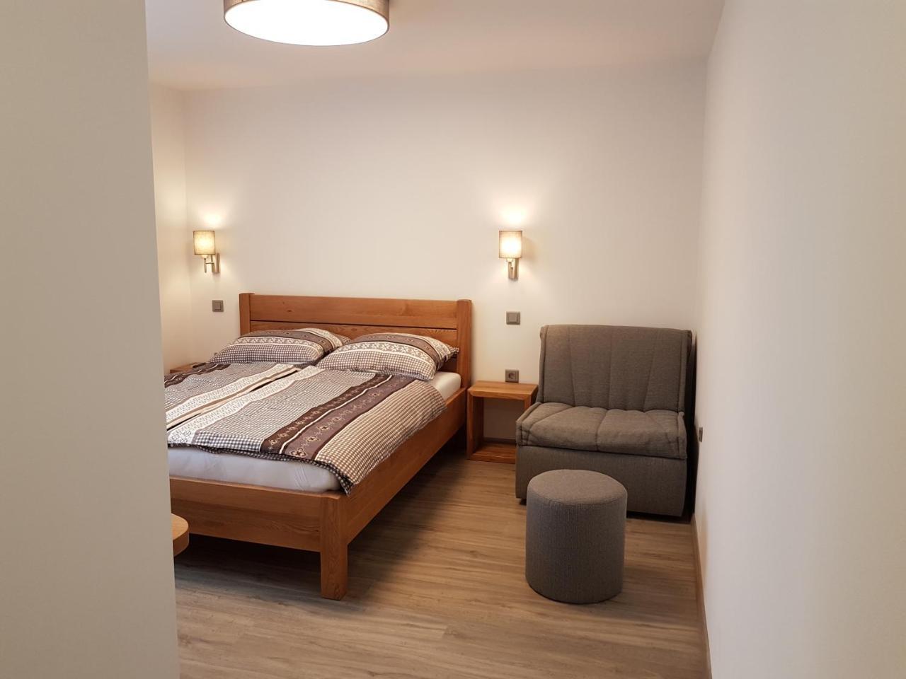 Apartments And Rooms Milena Kranjska Gora Rum bild
